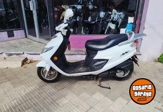 Motos - Suzuki 125 2017 Nafta 15000Km - En Venta