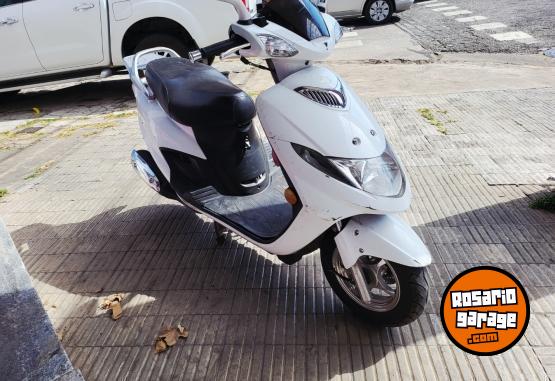 Motos - Suzuki 125 2017 Nafta 15000Km - En Venta