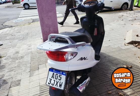 Motos - Suzuki 125 2017 Nafta 15000Km - En Venta