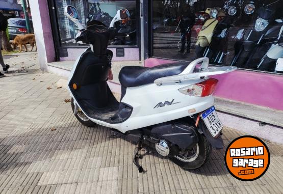 Motos - Suzuki 125 2017 Nafta 15000Km - En Venta