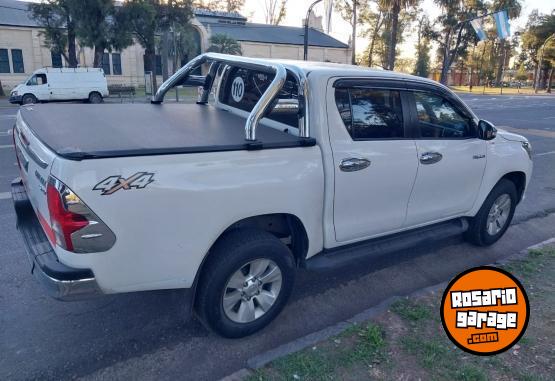 Camionetas - Toyota HILUX SRV 2017 Diesel 140000Km - En Venta