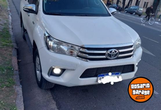 Camionetas - Toyota HILUX SRV 2017 Diesel 140000Km - En Venta