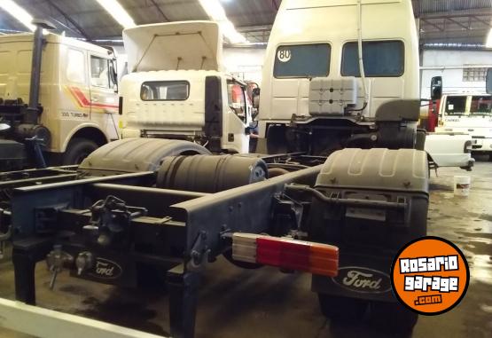 Camiones y Gras - FORD CARGO 1832E -  CABINA DORMITORIO - 2008 - En Venta