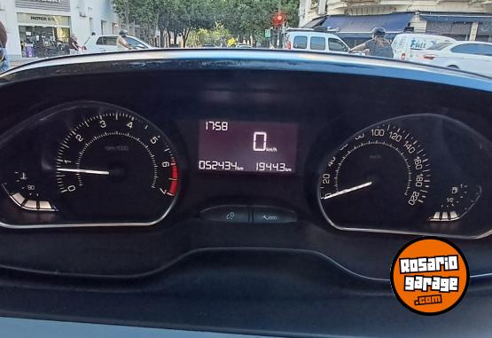 Autos - Peugeot 208 Touchscreen 2014 Nafta 52000Km - En Venta