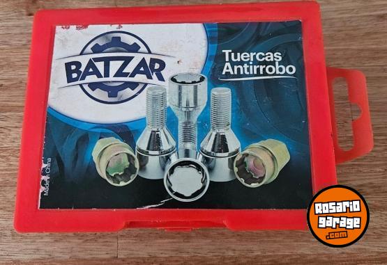 Accesorios para Autos - Tuerca Bulon Antirrobo Batzar - En Venta