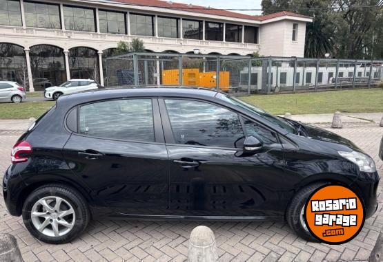 Autos - Peugeot 208 Allure Touchscreen 2016 Nafta 130000Km - En Venta