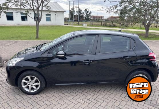 Autos - Peugeot 208 Allure Touchscreen 2016 Nafta 130000Km - En Venta