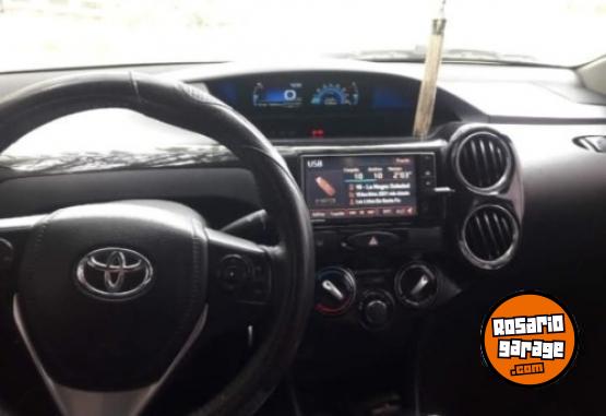 Autos - Toyota Etios 2017 GNC 185000Km - En Venta