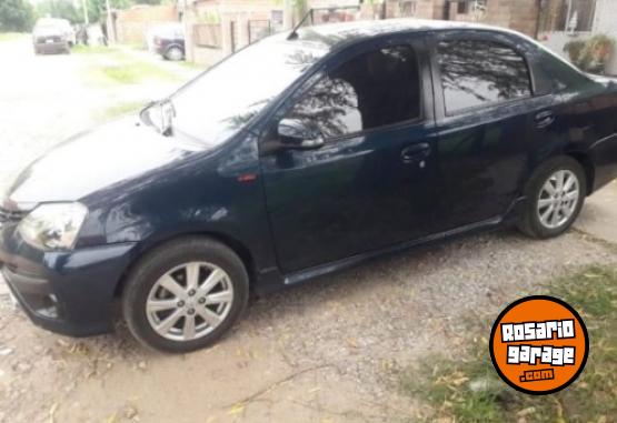 Autos - Toyota Etios 2017 GNC 185000Km - En Venta