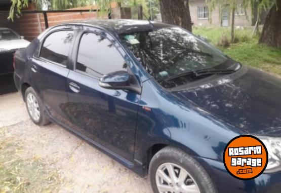 Autos - Toyota Etios 2017 GNC 185000Km - En Venta