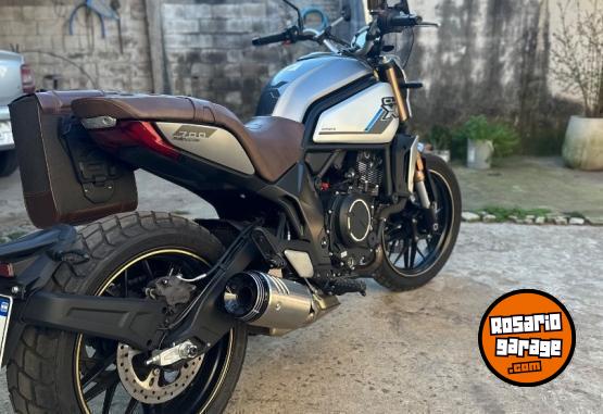 Motos - CF CLX-700 Heritage 2022 Nafta 10000Km - En Venta