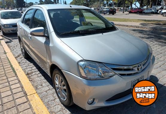 Autos - Toyota Etios 2015 Nafta 105000Km - En Venta