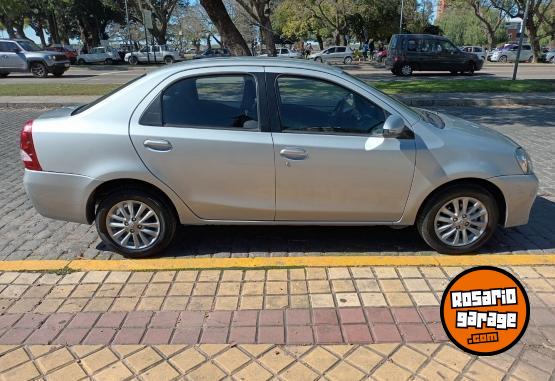 Autos - Toyota Etios 2015 Nafta 105000Km - En Venta