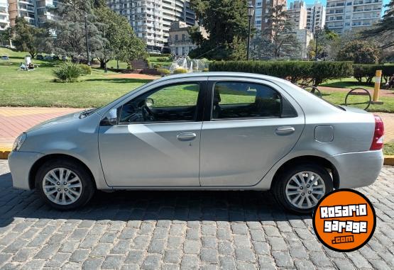Autos - Toyota Etios 2015 Nafta 105000Km - En Venta