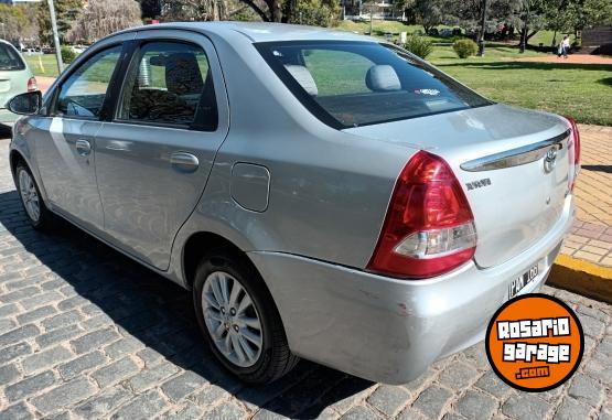 Autos - Toyota Etios 2015 Nafta 105000Km - En Venta