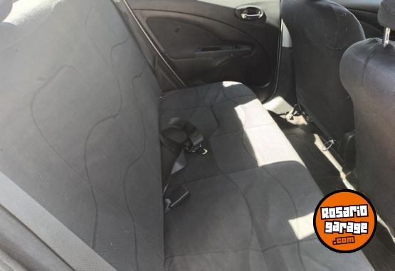Autos - Toyota Etios 2015 Nafta 105000Km - En Venta