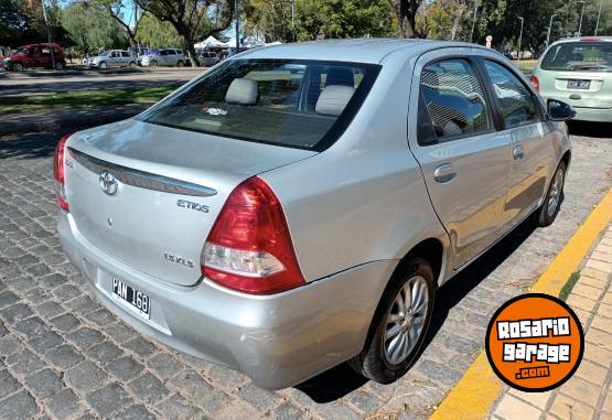 Autos - Toyota Etios 2015 Nafta 105000Km - En Venta