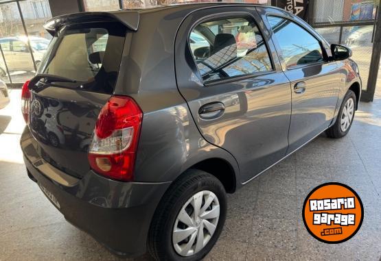 Autos - Toyota Etios 2021 Nafta 93000Km - En Venta