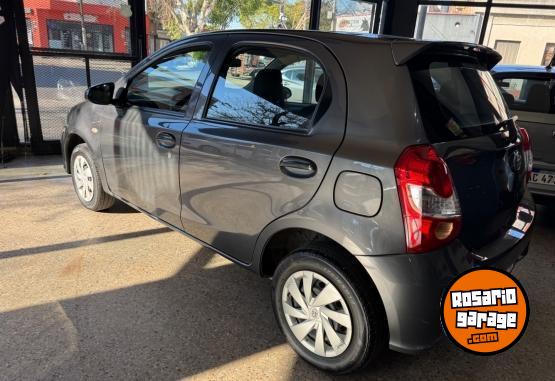 Autos - Toyota Etios 2021 Nafta 93000Km - En Venta