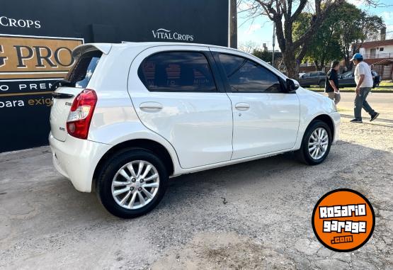 Autos - Toyota Etios XLS 5 ptas 2015 Nafta 120000Km - En Venta