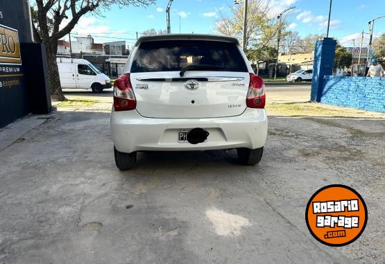 Autos - Toyota Etios XLS 5 ptas 2015 Nafta 120000Km - En Venta