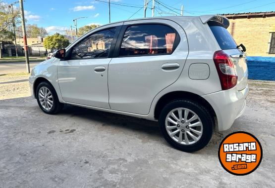 Autos - Toyota Etios XLS 5 ptas 2015 Nafta 120000Km - En Venta