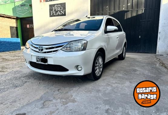 Autos - Toyota Etios XLS 5 ptas 2015 Nafta 120000Km - En Venta