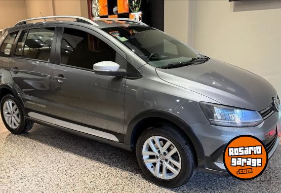 Autos - Volkswagen SURAN CROSS 2015 GNC 146000Km - En Venta