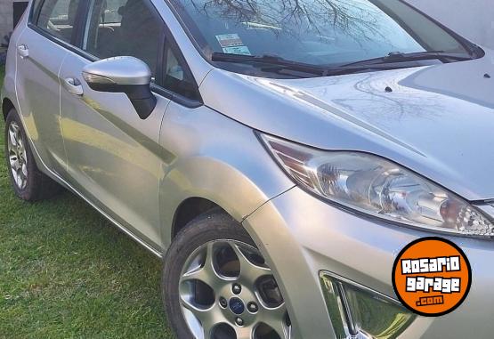 Autos - Ford Fiesta kinetic Titanium 2012 Nafta 157000Km - En Venta