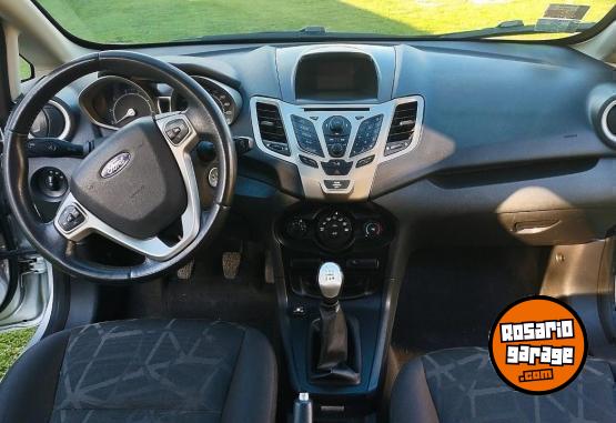 Autos - Ford Fiesta kinetic Titanium 2012 Nafta 157000Km - En Venta