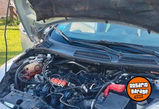 Autos - Ford Fiesta kinetic Titanium 2012 Nafta 157000Km - En Venta