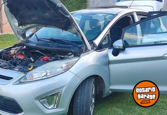 Autos - Ford Fiesta kinetic Titanium 2012 Nafta 157000Km - En Venta