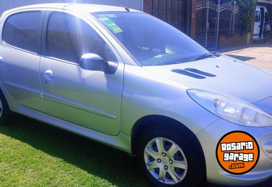 Autos - Peugeot 207 2015 Nafta 93000Km - En Venta