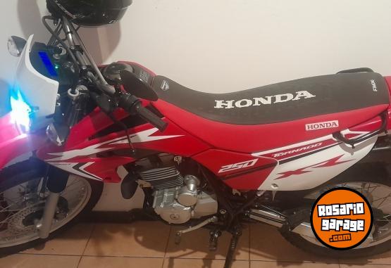 Motos - Honda Tornado 250 2023 Nafta 2200Km - En Venta