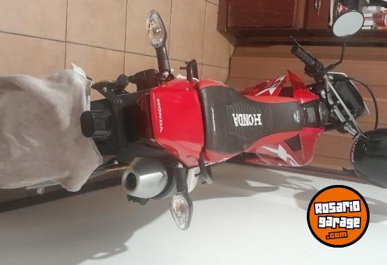 Motos - Honda Tornado 250 2023 Nafta 2200Km - En Venta