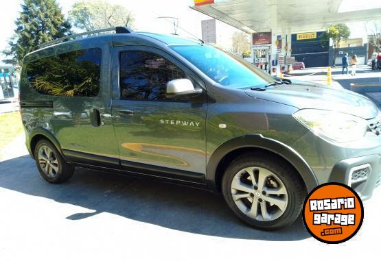 Utilitarios - Renault KANGOO II STEPWAY TD 2021 Diesel 90000Km - En Venta