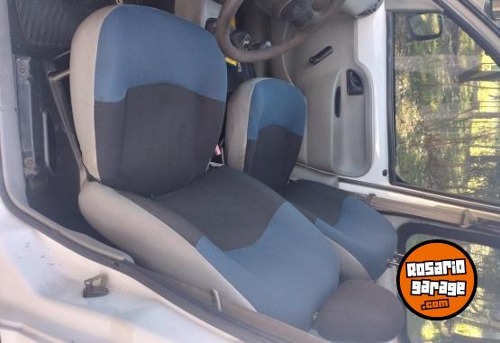 Utilitarios - Renault Kangoo 2012 GNC 125000Km - En Venta