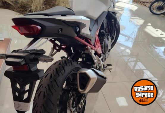 Motos - Honda CB750 HORNET 2025 Nafta 0Km - En Venta