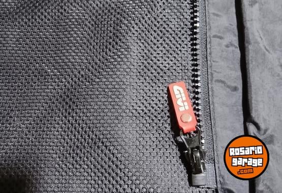 Indumentaria - Campera de lluvia - En Venta