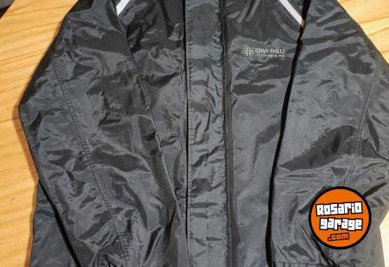 Indumentaria - Campera de lluvia - En Venta