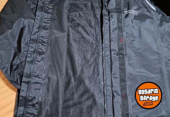 Indumentaria - Campera de lluvia - En Venta