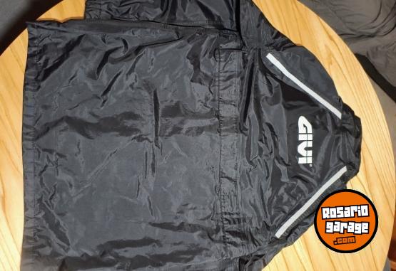 Indumentaria - Campera de lluvia - En Venta