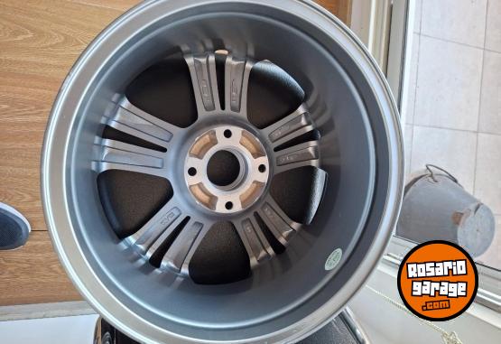 Accesorios para Autos - Llanta Peugeot 208 - En Venta