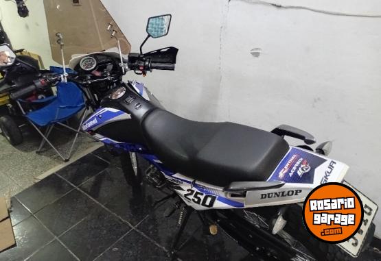 Motos - Motomel Skua 250 2024 Nafta 6400Km - En Venta