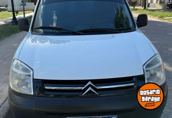 Camionetas - Citroen Berlingo 5 asientos 2018 Diesel 150000Km - En Venta