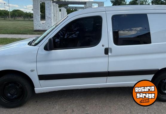 Camionetas - Citroen Berlingo 5 asientos 2018 Diesel 150000Km - En Venta