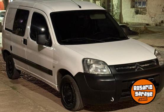 Camionetas - Citroen Berlingo 5 asientos 2018 Diesel 150000Km - En Venta