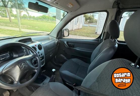 Camionetas - Citroen Berlingo 5 asientos 2018 Diesel 150000Km - En Venta