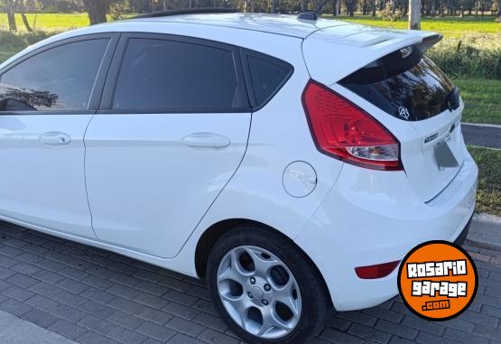 Autos - Ford Fiesta kinetic 2012 Nafta 130000Km - En Venta
