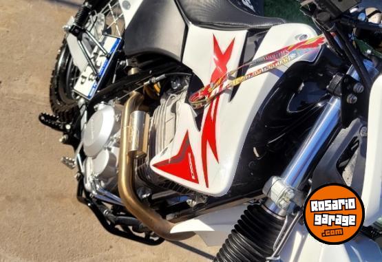 Motos - Honda Tornado 250 2023 Nafta 5500Km - En Venta